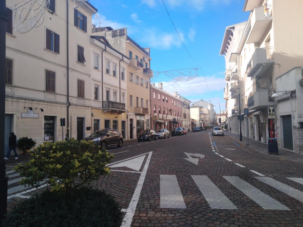 Appartamento Centro Storico Monfalcone Exterior foto